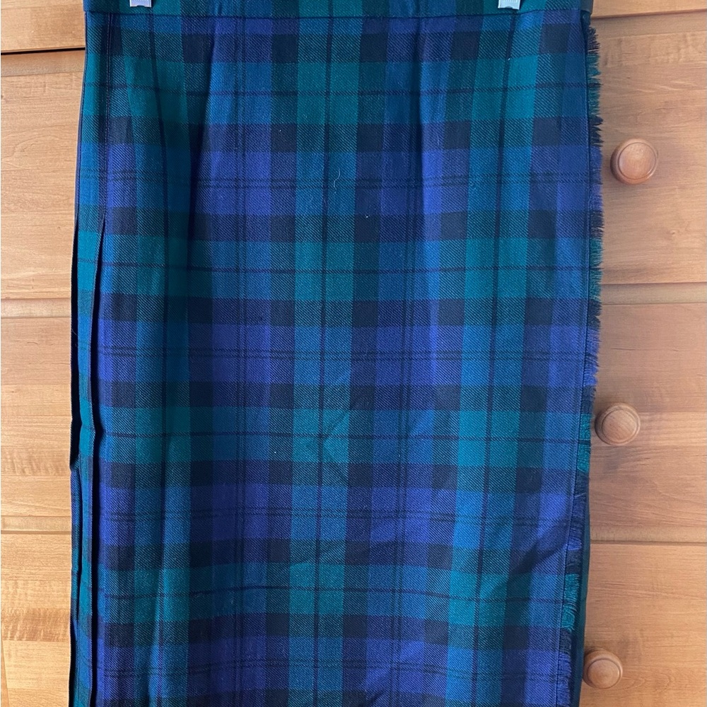 Plaid kilt , pleats in back